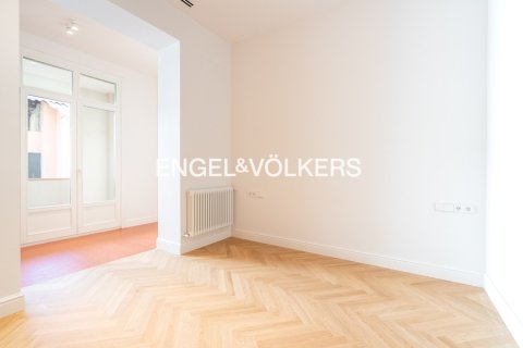 2 bedrooms apartment for sale in Ciutat Vella, Barcelona, Catalonia, Spain № 2644 - photo 25