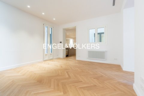 2 bedrooms apartment for sale in Ciutat Vella, Barcelona, Catalonia, Spain № 2644 - photo 16