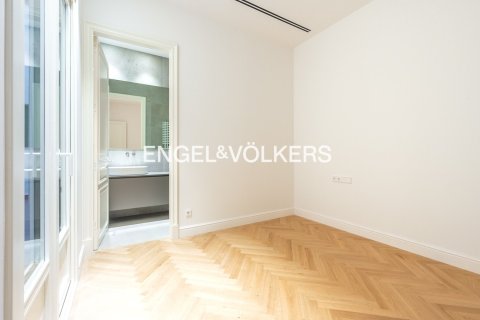2 bedrooms apartment for sale in Ciutat Vella, Barcelona, Catalonia, Spain № 2644 - photo 10