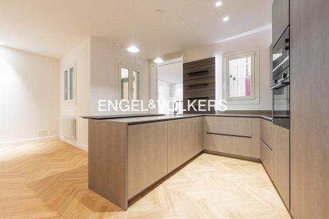 2 bedrooms apartment for sale in Ciutat Vella, Barcelona, Catalonia, Spain № 2644 - photo 5