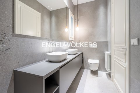 2 bedrooms apartment for sale in Ciutat Vella, Barcelona, Catalonia, Spain № 2644 - photo 29