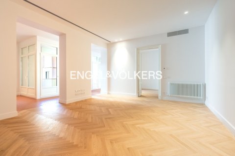 2 bedrooms apartment for sale in Ciutat Vella, Barcelona, Catalonia, Spain № 2644 - photo 15