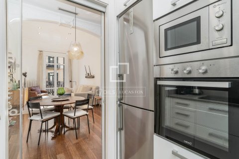 Apartamento de 2 dormitorios en venta en Barcelona, Cataluña, Spain № 6375 - foto 11