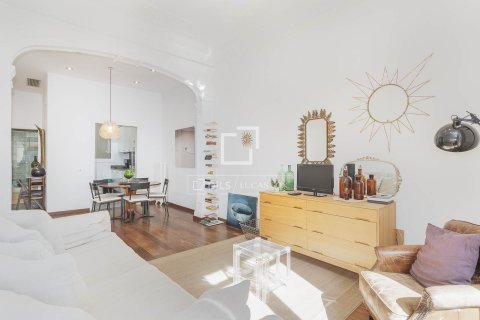Apartamento de 2 dormitorios en venta en Barcelona, Cataluña, Spain № 6375 - foto 2