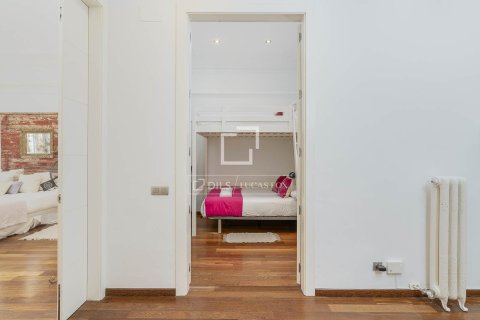 Apartamento de 2 dormitorios en venta en Barcelona, Cataluña, Spain № 6375 - foto 26