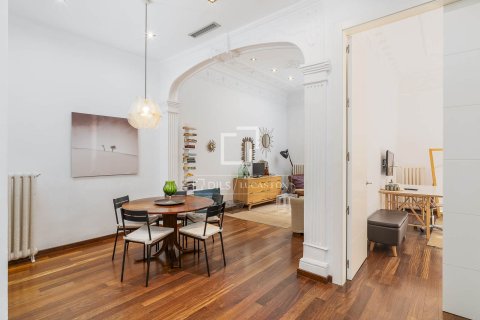 Apartamento de 2 dormitorios en venta en Barcelona, Cataluña, Spain № 6375 - foto 28