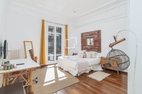 Apartamento de 2 dormitorios en venta en Barcelona, Cataluña, Spain № 6375 - foto 15