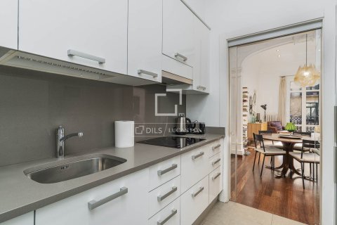 Apartamento de 2 dormitorios en venta en Barcelona, Cataluña, Spain № 6375 - foto 9