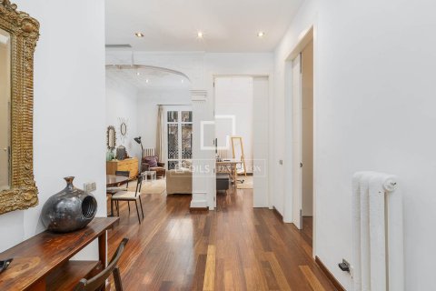 Apartamento de 2 dormitorios en venta en Barcelona, Cataluña, Spain № 6375 - foto 14