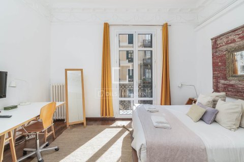 Apartamento de 2 dormitorios en venta en Barcelona, Cataluña, Spain № 6375 - foto 16