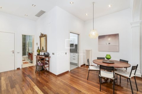 Apartamento de 2 dormitorios en venta en Barcelona, Cataluña, Spain № 6375 - foto 27