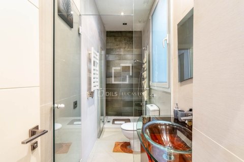 Apartamento de 2 dormitorios en venta en Barcelona, Cataluña, Spain № 6375 - foto 21