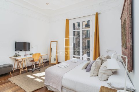 Apartamento de 2 dormitorios en venta en Barcelona, Cataluña, Spain № 6375 - foto 17