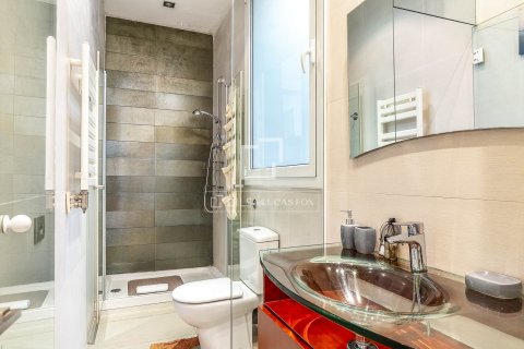 Apartamento de 2 dormitorios en venta en Barcelona, Cataluña, Spain № 6375 - foto 22