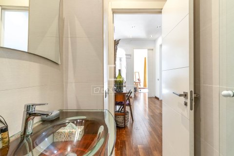 Apartamento de 2 dormitorios en venta en Barcelona, Cataluña, Spain № 6375 - foto 23