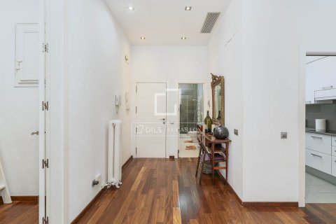 Apartamento de 2 dormitorios en venta en Barcelona, Cataluña, Spain № 6375 - foto 29