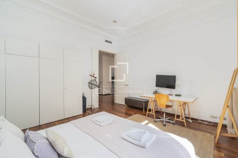 Apartamento de 2 dormitorios en venta en Barcelona, Cataluña, Spain № 6375 - foto 20