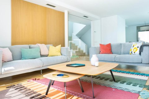 5 bedrooms villa for sale in Vilassar de Dalt, Barcelona, Catalonia, Spain № 3933 - photo 3