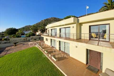 5 bedrooms villa for sale in Pau, Girona, Catalonia, Spain № 5811 - photo 5
