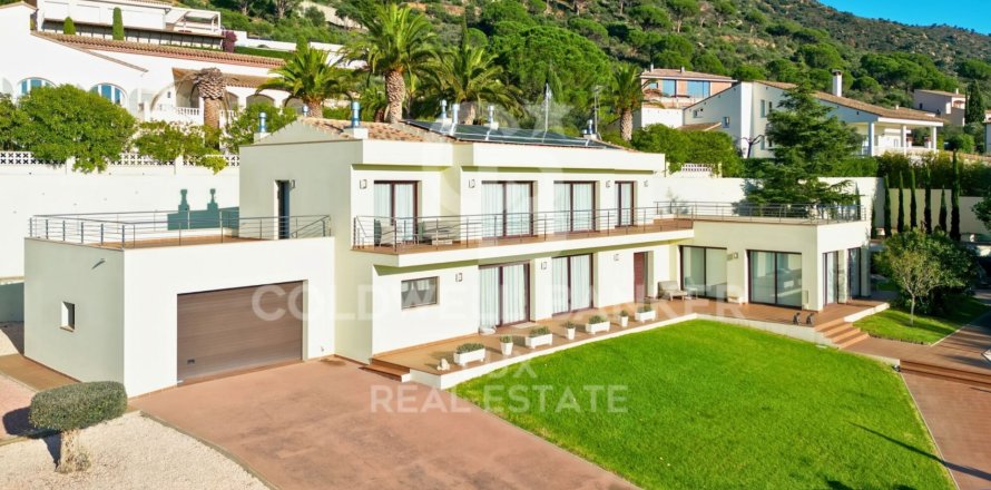 5 bedrooms villa for sale in Pau, Girona, Catalonia, Spain № 5811