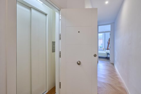2 bedrooms apartment for sale in Ciutat Vella, Barcelona, Catalonia, Spain № 2839 - photo 15