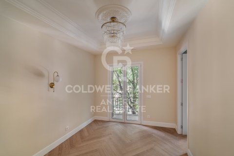 3 bedrooms apartment for sale in Barcelona, Catalonia, Spain № 5364