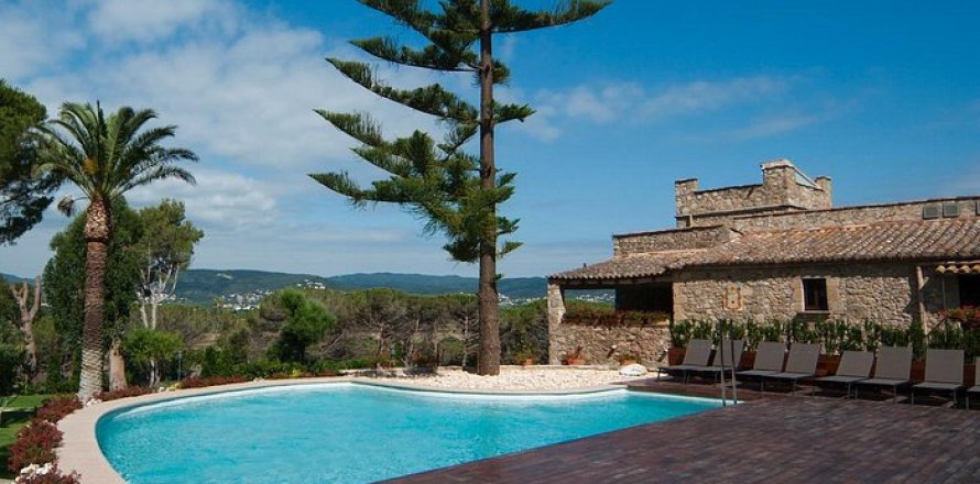3700 sq.m. commercial property for sale in Calonge, Girona, Catalonia, Spain № 1717