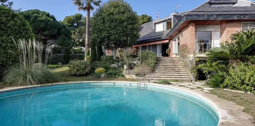 10 bedrooms house for sale in Barcelona, Catalonia, Spain № 1711