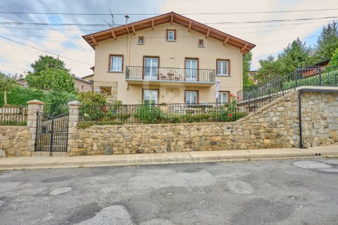 Сasa de 8 dormitorios en venta en Cataluña, Spain № 5847