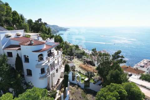 4 bedrooms villa for sale in Roses, Girona, Catalonia, Spain № 5849 - photo 4