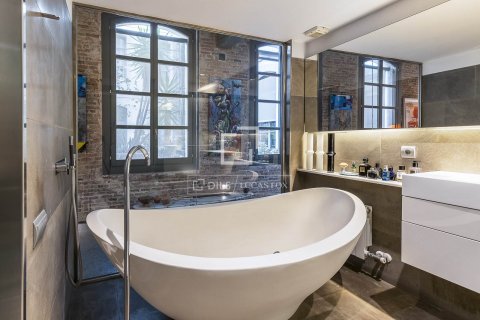 2 bedrooms apartment for sale in Barcelona, Catalonia, Spain № 8613 - photo 24