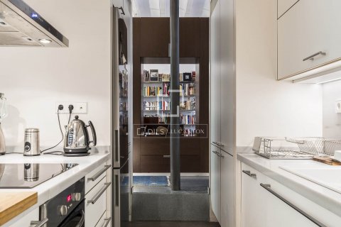 2 bedrooms apartment for sale in Barcelona, Catalonia, Spain № 8613 - photo 10