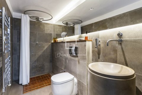 2 bedrooms apartment for sale in Barcelona, Catalonia, Spain № 8613 - photo 27