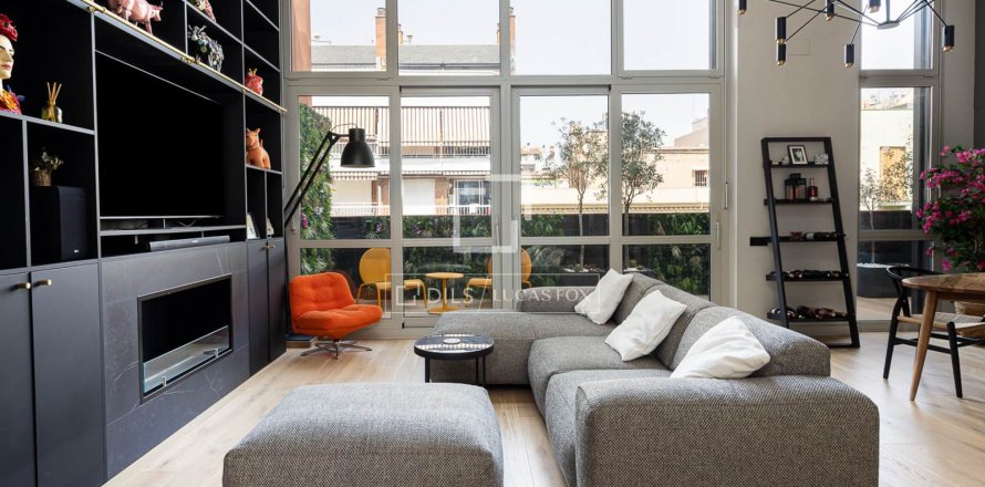 2 bedrooms penthouse for sale in Barcelona, Catalonia, Spain № 8615