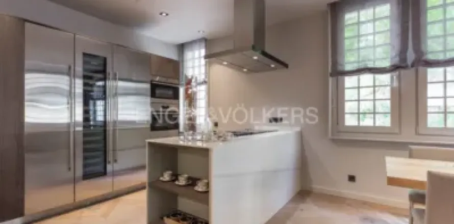 4 bedrooms apartment for sale in Ciutat Vella, Barcelona, Catalonia, Spain № 2634