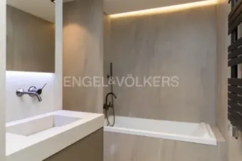 4 bedrooms apartment for sale in Ciutat Vella, Barcelona, Catalonia, Spain № 2634 - photo 15