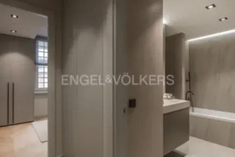 4 bedrooms apartment for sale in Ciutat Vella, Barcelona, Catalonia, Spain № 2634 - photo 5