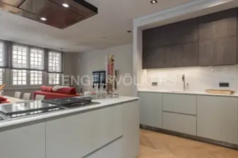 4 bedrooms apartment for sale in Ciutat Vella, Barcelona, Catalonia, Spain № 2634 - photo 2