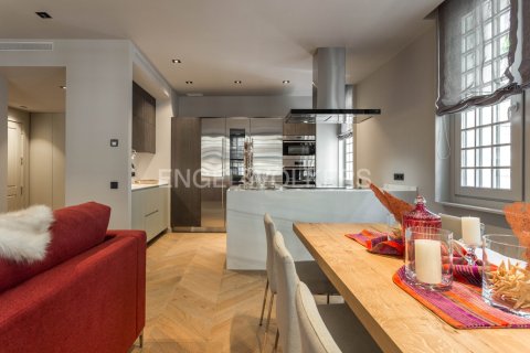 3 bedrooms apartment for sale in Ciutat Vella, Barcelona, Catalonia, Spain № 2635