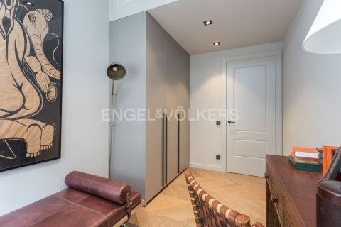 3 bedrooms apartment for sale in Ciutat Vella, Barcelona, Catalonia, Spain № 2635 - photo 12