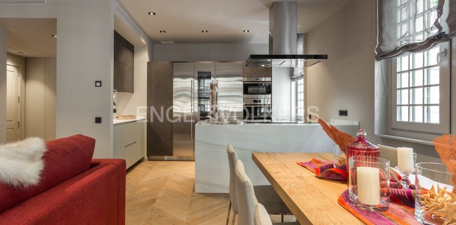 3 bedrooms apartment for sale in Ciutat Vella, Barcelona, Catalonia, Spain № 2636
