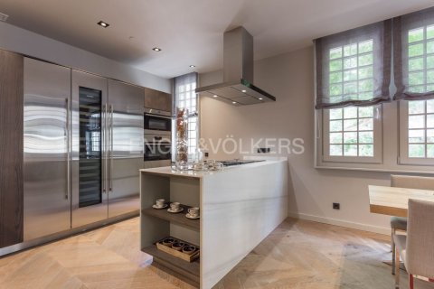3 bedrooms apartment for sale in Ciutat Vella, Barcelona, Catalonia, Spain № 2636 - photo 4