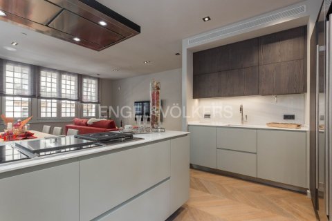 3 bedrooms apartment for sale in Ciutat Vella, Barcelona, Catalonia, Spain № 2636 - photo 5