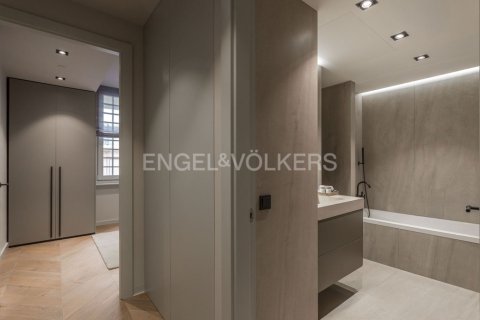 3 bedrooms apartment for sale in Ciutat Vella, Barcelona, Catalonia, Spain № 2636 - photo 8
