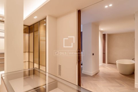 Apartamento de 3 dormitorios en venta en Barcelona, Cataluña, Spain № 7115 - foto 6