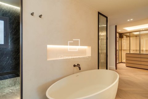 Apartamento de 3 dormitorios en venta en Barcelona, Cataluña, Spain № 7115 - foto 4