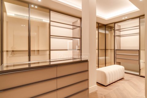 Apartamento de 3 dormitorios en venta en Barcelona, Cataluña, Spain № 7115 - foto 2