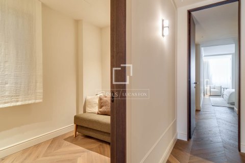 Apartamento de 3 dormitorios en venta en Barcelona, Cataluña, Spain № 7115 - foto 8