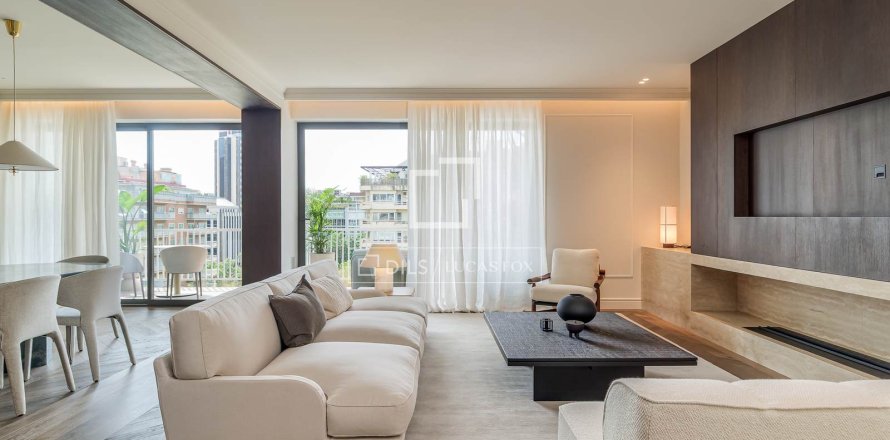 Apartamento de 3 dormitorios en venta en Barcelona, Cataluña, Spain № 7115
