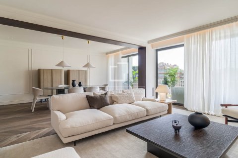 Apartamento de 3 dormitorios en venta en Barcelona, Cataluña, Spain № 7115 - foto 30